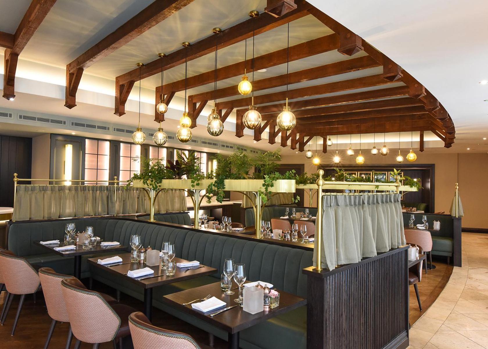Fota Island Hotel And Spa Exterior foto The restaurant at the London Hilton on Park Street