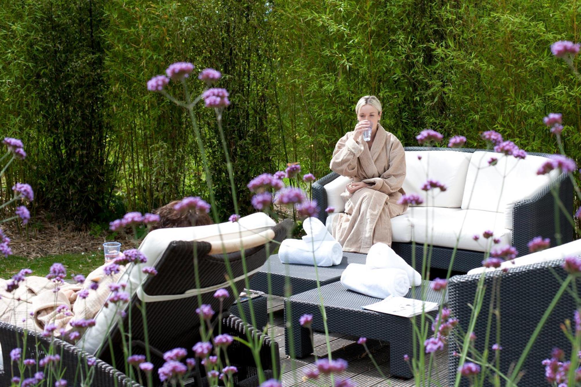 Fota Island Hotel And Spa Exterior foto A spa in Germany