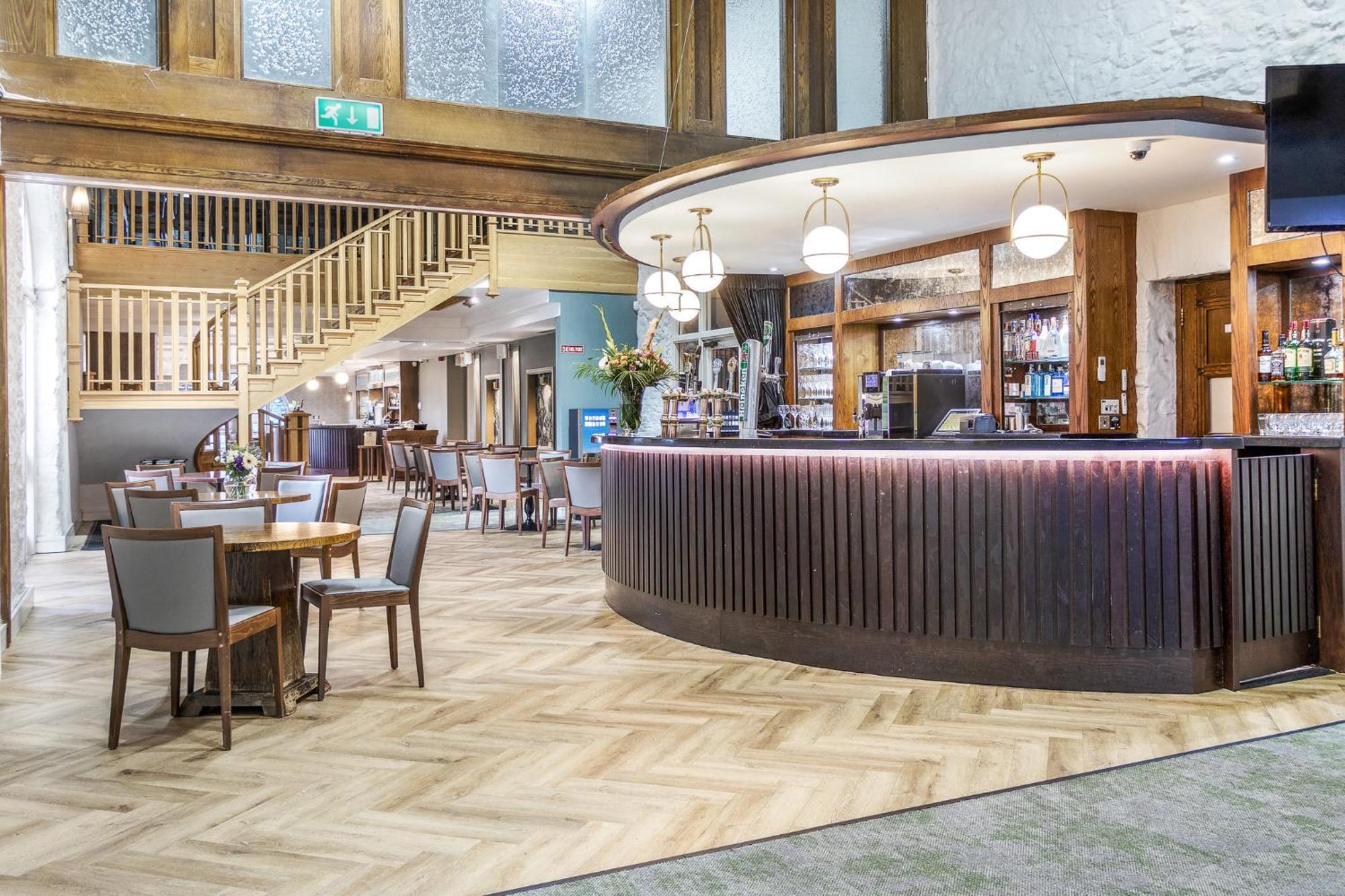 Fota Island Hotel And Spa Exterior foto The interior of the main bar at the National Railway Museum