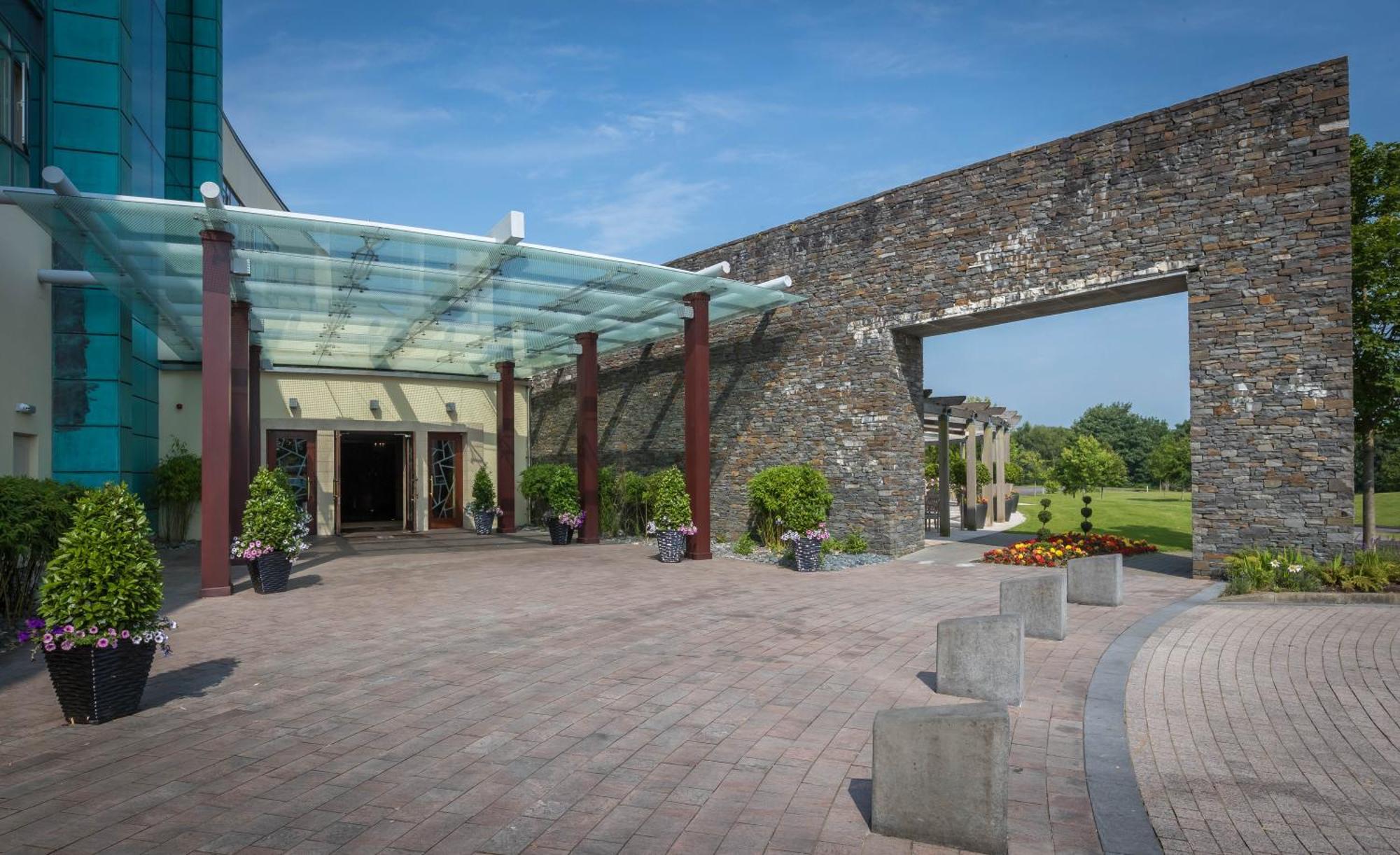 Fota Island Hotel And Spa Exterior foto The entrance to the hotel