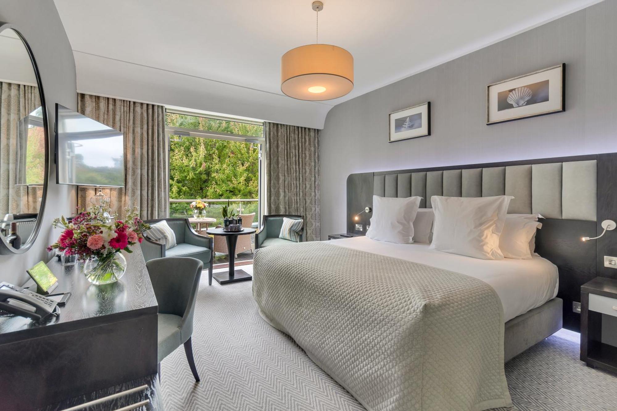 Fota Island Hotel And Spa Exterior foto A bedroom at the hotel
