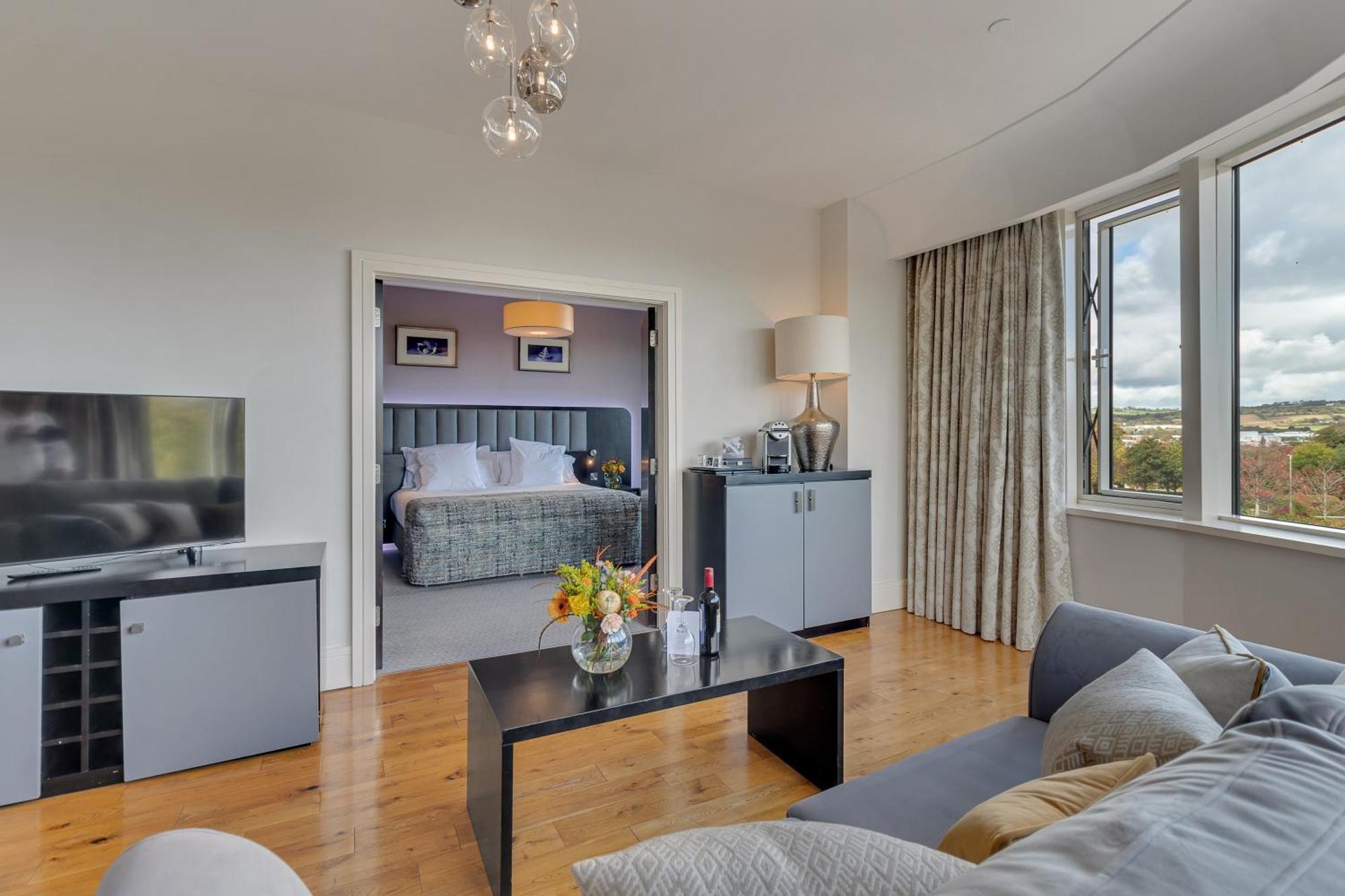 Fota Island Hotel And Spa Exterior foto A suite at the hotel